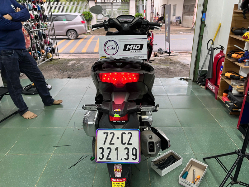 Độ đèn nâng cấp ánh sáng TITAN M10 ULTRA V2 cho xe Vario